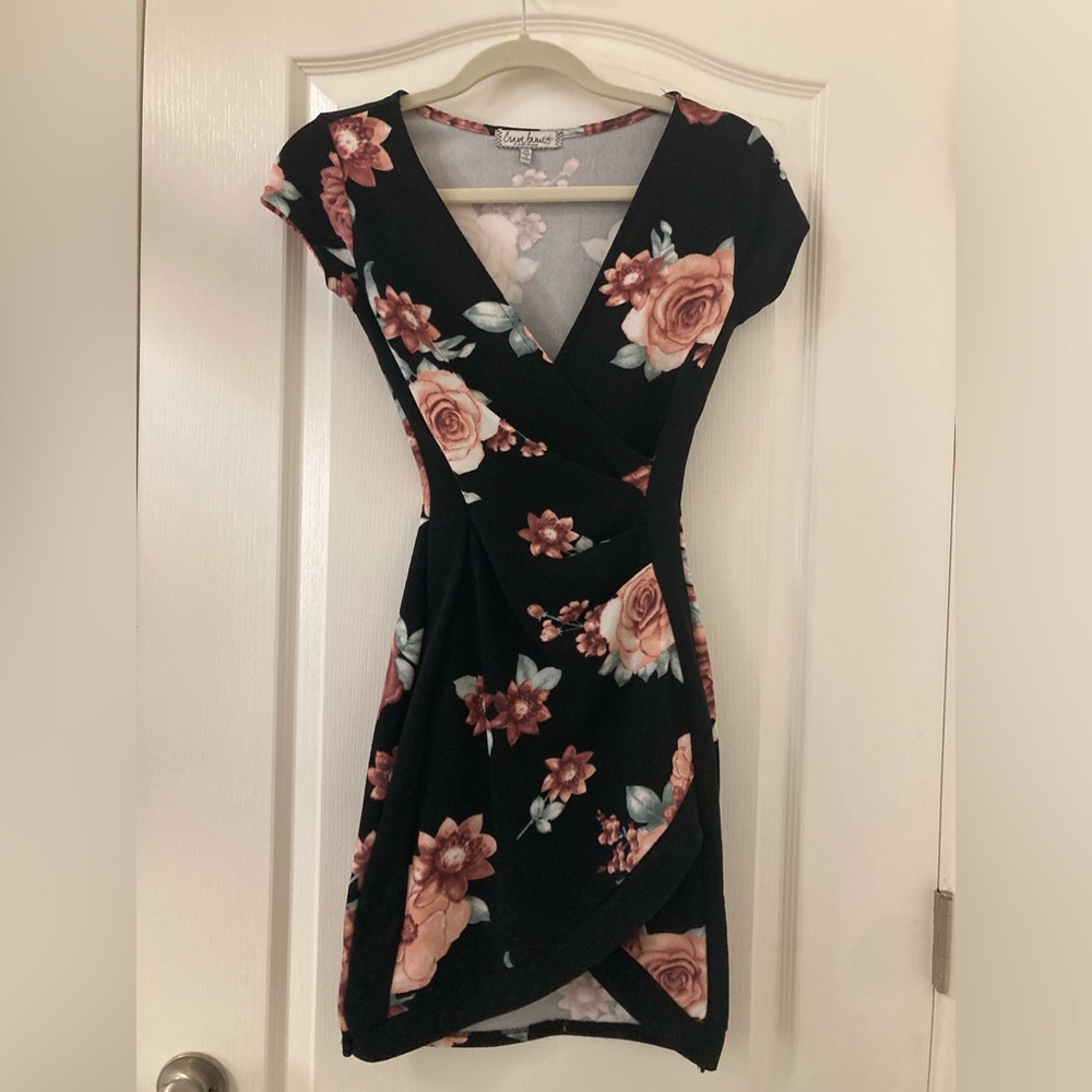 Black with roses XS Body con dress v neck line